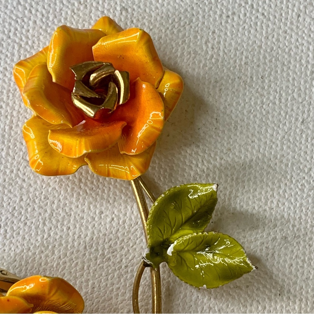 Retro Flower Power Enamel Brooch Pin and Clip Earrings Set Orange & Gold Floral - Picture 3 of 15